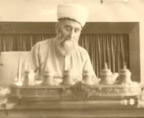 Ömer Nasuhi Bilmen: Aşı olmak orucu bozar. Ali Erbaş: Korona aşısı orucu bozmaz. Hangi Diyanet İşleri Başkanına güveniyorsun?