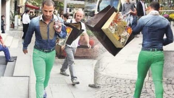 Erkekte dar kıyafet sever misiniz?