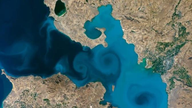 As bayraklar as! Van Gölü fotoğrafı, NASA yarışmasında finale kaldı. Sence kazanır mıyız?