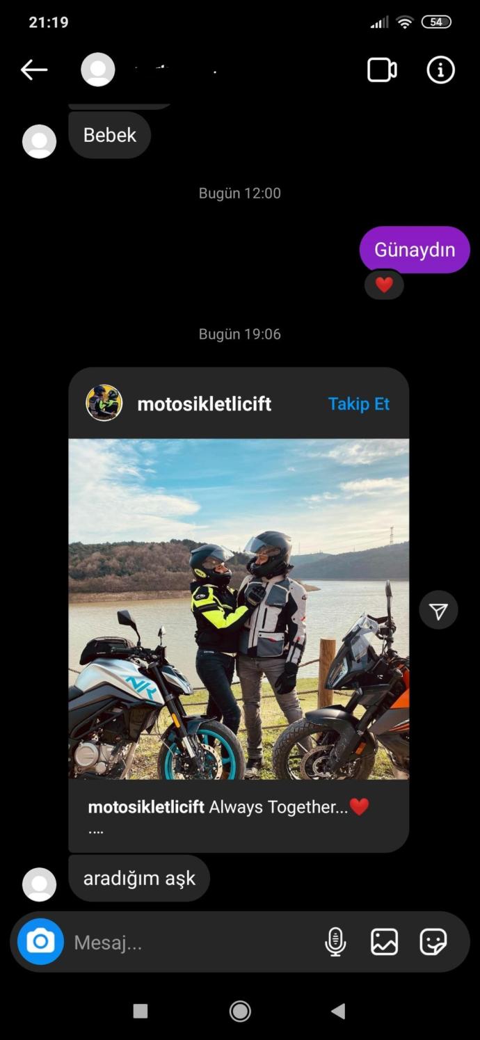Flörtüm o kadar sıkıcı konusuyoki kendimi bogasim geliyo napicam?