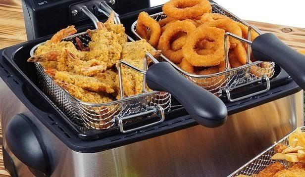 Uzun zamandır yağlı kalan fritözü temizlemek için ne yapabilirim?