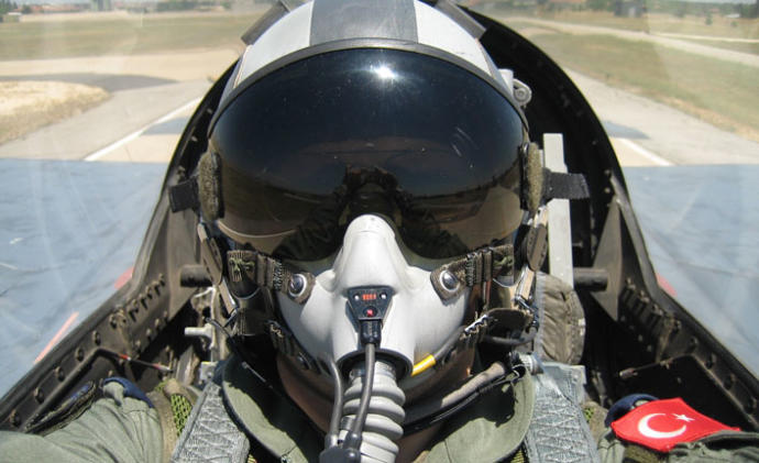 Şimdi ise pilot olup çıktım , Konya 2. Ana Jet Üssü Komutanlığı 132. Hançer Filo da Üsteğmen olarak görev yapıyorum..