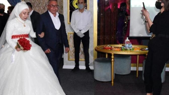 Damatsız düğün yaptılar! Sevdiğiniz düğüne görüntülü aramayla katılsaydı ne yapardınız?