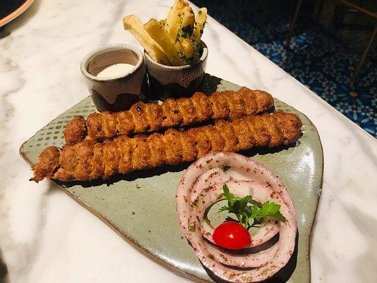 Sevgilim kebap alıp bana gelecek, mum yakmayı planlıyorum. Mum ışığında kebap yenir mi?
