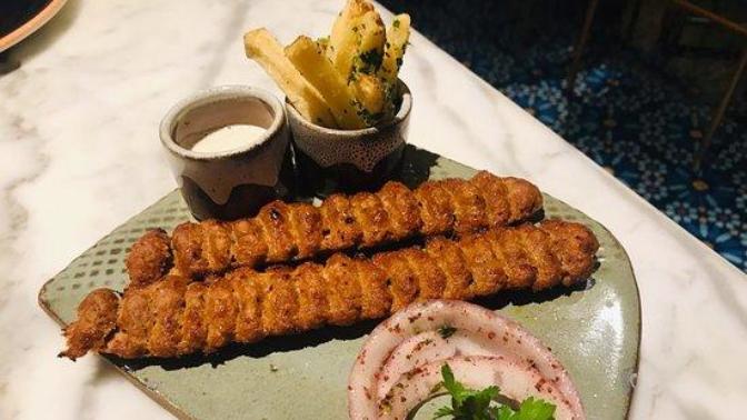 Sevgilim kebap alıp bana gelecek, mum yakmayı planlıyorum. Mum ışığında kebap yenir mi?