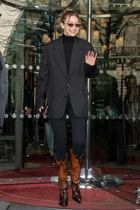 Blazer ceket aldım ama üzerime büyük oldu, ceketin kendisi oversize olmasına rağmen, napsam bilemedim sizce duruşu kötü mü?
