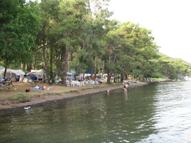 Ege bölgesinin en i̇yi çadır / karavan kamp alanları hangileri?