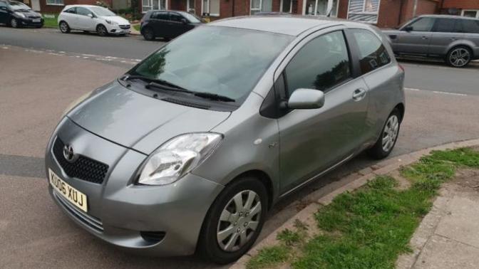 İşte sonunda arabamı aldım! Sözünüzü dinledim ve Toyota Yaris Diesel 2006'yı aldım. Nasıl güzel mi?