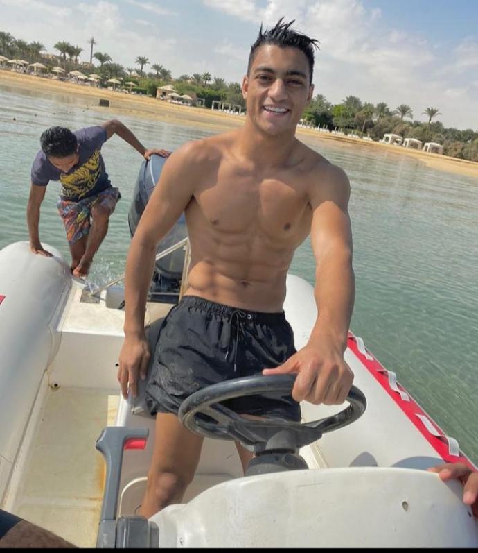 Mostafa Mohamed sizce yakışıklı futbolcu mu?