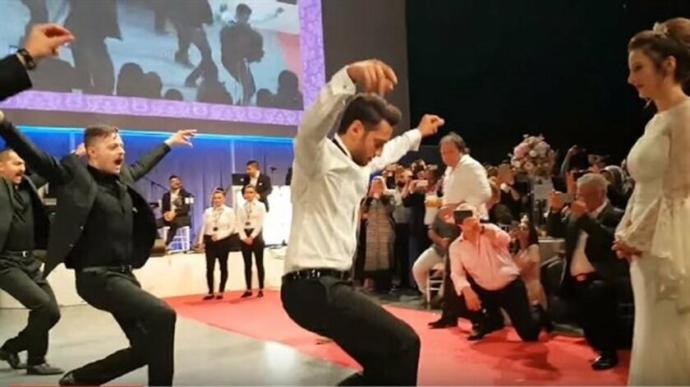 Hakan Çalhanoğlu düğününde döktürmüştü, efsane.