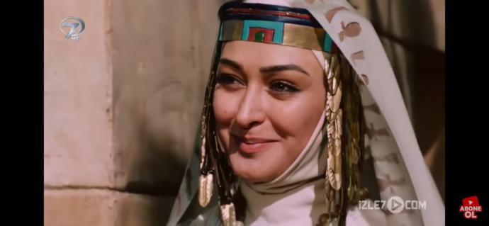 Hazreti Yusuf dizisindeki şu kadın çok güzel değil mi? Buna benzeyen kapalı bir kız yok mu?