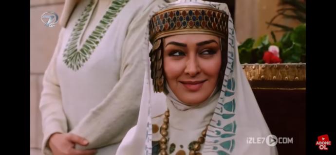 Hazreti Yusuf dizisindeki şu kadın çok güzel değil mi? Buna benzeyen kapalı bir kız yok mu?