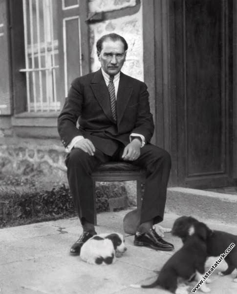 Atatürk 'ün size göre en güzel fotoğrafı?