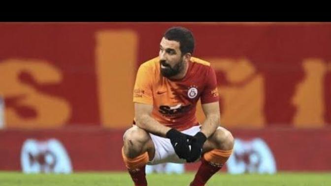 Arda Turan Yedlin'in pozisyonunda çıkmayan kırmızı kart için tepki gösterdi. Sizce haklı mı?