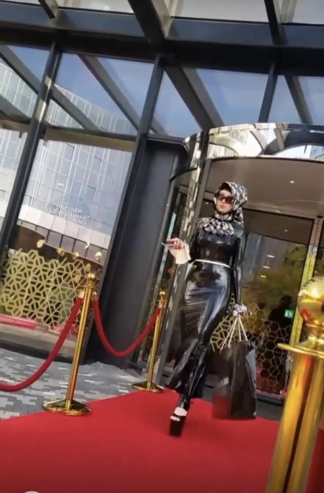 Kapalı bi kadının latex giymesi ne kadar doğru?
