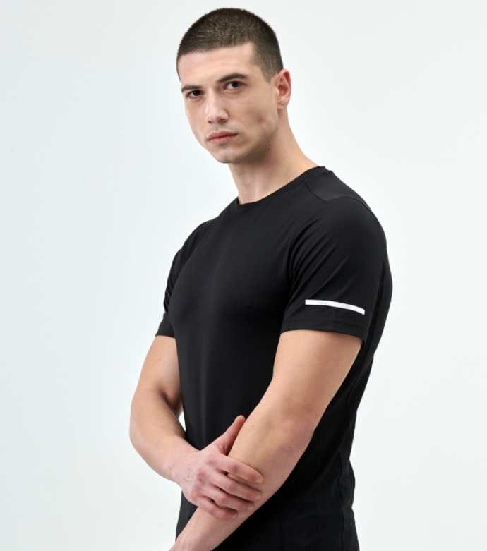 Günlük kombinlerinde kullanmayı en çok sevdiğin spor kıyafeti hangisi?