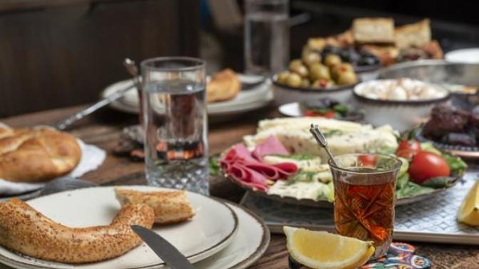 Sahurda kahvaltılık mı yenir yoksa ağır yemekler mi?