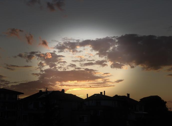 Gece gökyüzü görüntüleri atar mısınız?