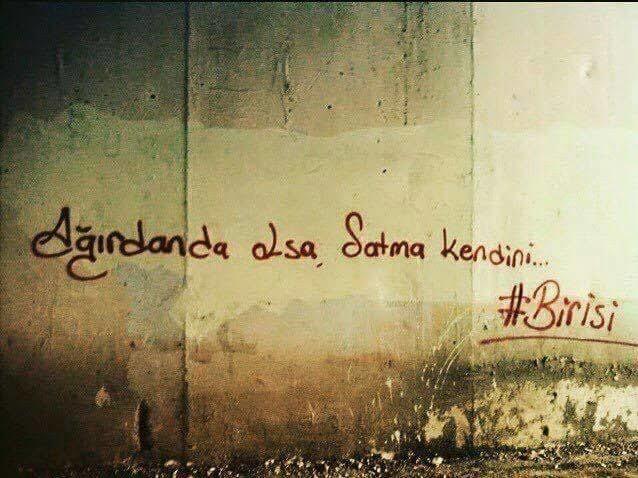 Kadınlar ilişkide pürüz çıkınca neden hep sen olmazsan ben başkasını bulurum moduna girerler? Bu kendini ağırdan satmak mıdır?