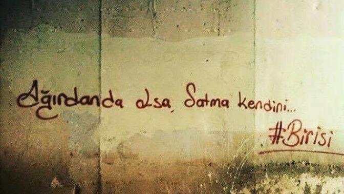Kadınlar ilişkide pürüz çıkınca neden hep 'sen olmazsan ben başkasını bulurum' moduna girerler? Bu kendini ağırdan satmak mıdır?