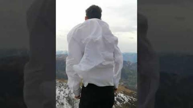 Beyaz gömleğim Rüzgarda Dalgalanırken Göz alıcı Olmuyo mu?