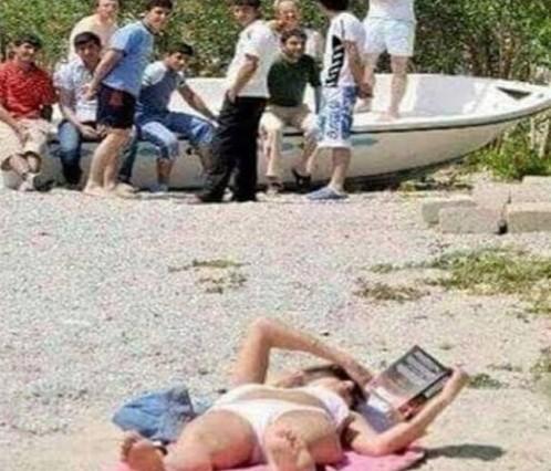 Plajda kadınlar mı karşı cinsi daha çok kesiyor, yoksa erkekler mi?
