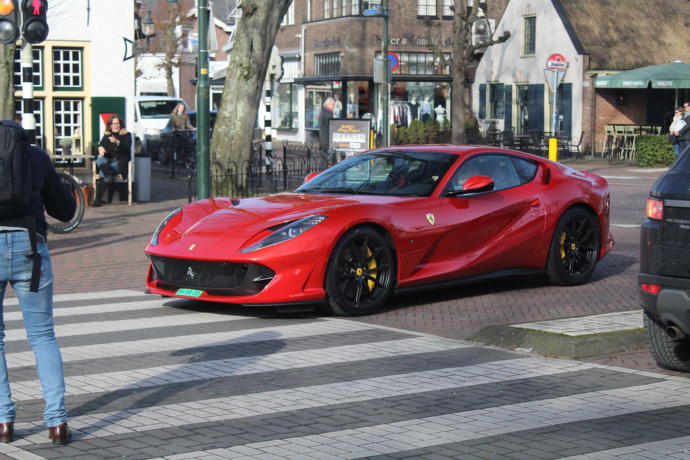 812 Superfast Önü