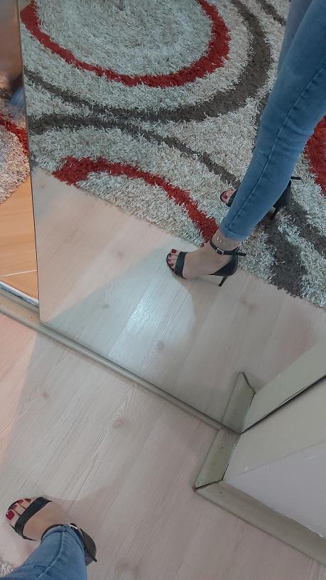 Açık ayakkabılarım için ayak bileğime dövme mi yaptırsam yoksa halhal mı kullansam dövmenin bir eksisi olabilir mi? ?