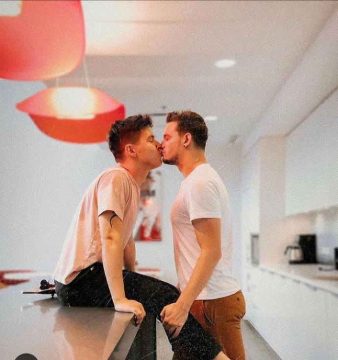 Her 4 erkekten biri Gay mış sizce bu bilgi doğru mudur?