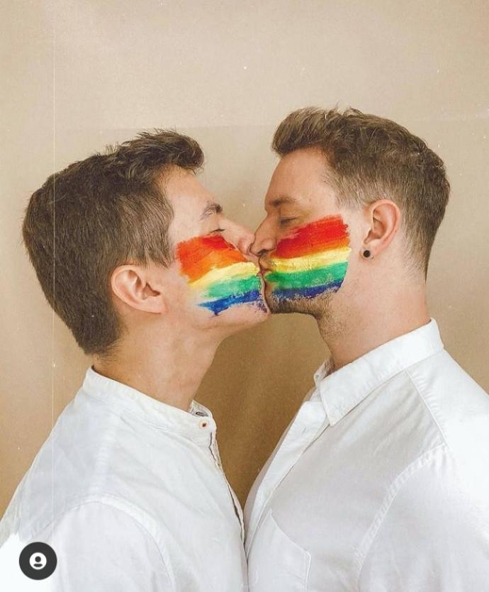 Her 4 erkekten biri Gay mış sizce bu bilgi doğru mudur?
