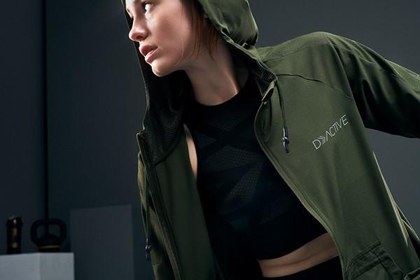 Sweatshirtlerinizde, kapüşonlu sweatshirt mi yoksa kapüşonsuz mu tercih ediyorsunuz?