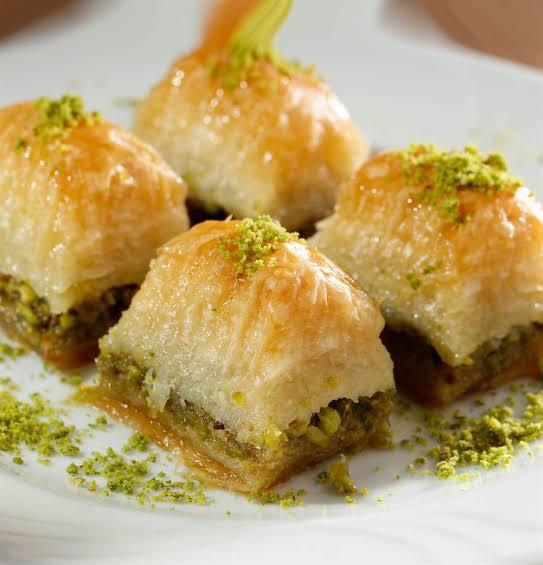 Güllaç mı baklava mı deseler hangisini seçersiniz ?