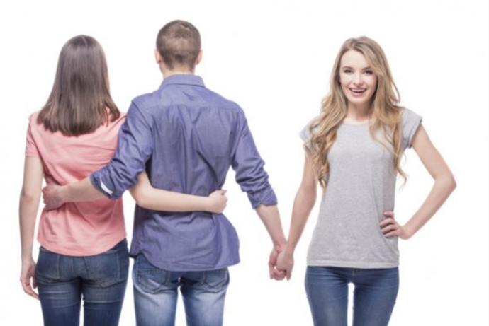 O Da Sana Mı Aşık Başkasına Mı?