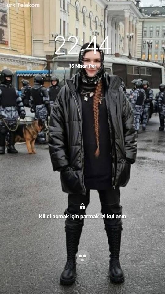 Akıllı Telefonunuzda Nasıl Ana Ekran Duvar Kağıdı Ve Kilit Duvar Kağıdı Var Telefon Ana Kilit Duvar Kağıdı Atabilir misiniz😊?