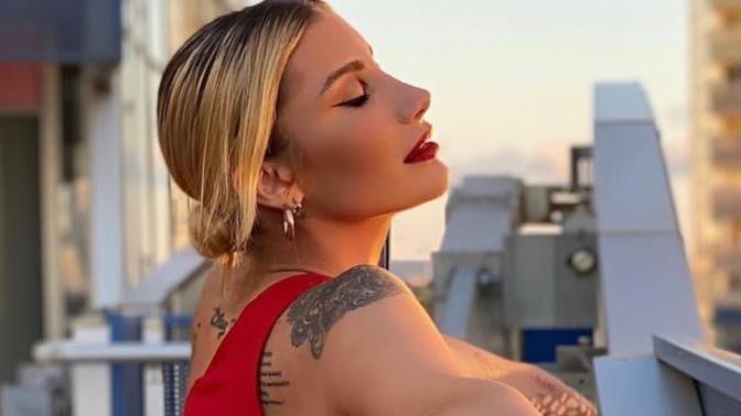 İrem Derici “Güzeliz de ne oluyor, evdeki diş fırçası sayısı bir” dedi! Güzellik mutluluk getirir mi?