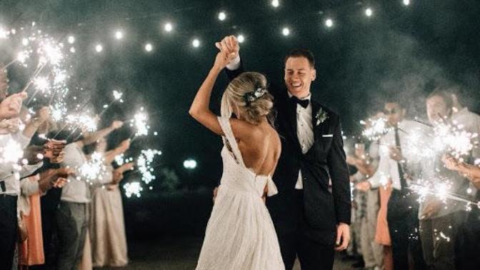 Gelinle damat düğün dansı sırasında ne konuşuyor?