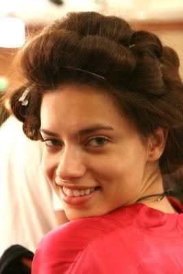 Ya bu nasıl Adriana Lima olabilir ya