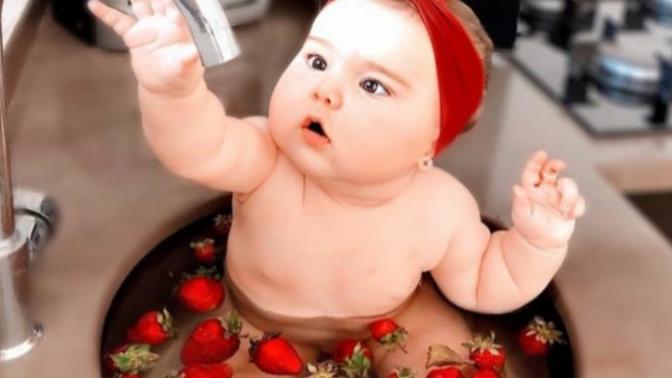 Güzel bir çocuk olması i̇çin yakışıklı/güzel bireylerle mi̇ evlenilmeli?