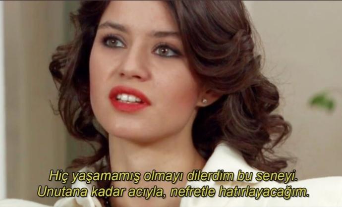 Kızlar, Beren Saat’in göz rengi ne?