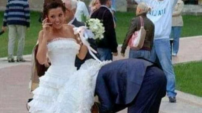 Kadın çirkinse makyaj kurtarır.. Erkek çirkinse para kurtarır?