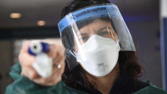İsrail'de ikinci doz aşılamanın ardından açık alanda maske takma zorunluluğu kalktı. Sizce maskeden tek kurtuluşumuz aşı mı?