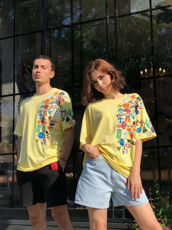 Normal yolda yürürken şort giyen veya göğüs dekolteli bir şey giyen kızdan etkileniyor musunuz?