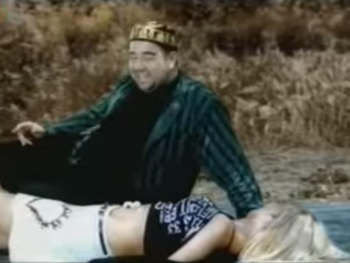 Çıplak kadın üzerinden yemek yer misiniz?