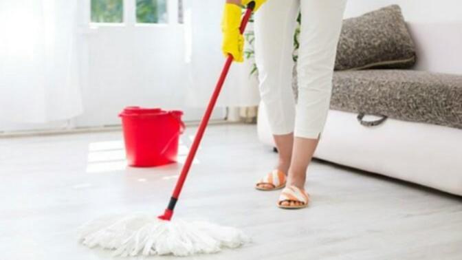 Yerleri mop yardıyla silmek tembellik mi yoksa pratiklik mi?
