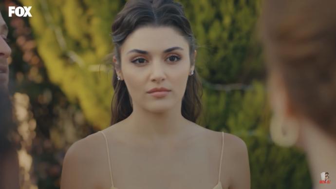 Hande Erçel’in yüz şekli ne?