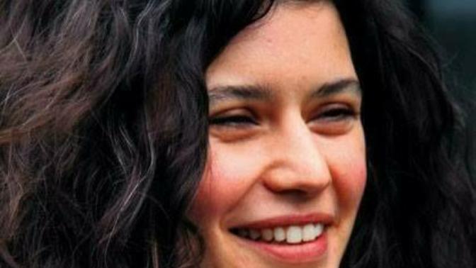 29 yaşında saçlarım yanlardan enseden beyazladı, normal mi?