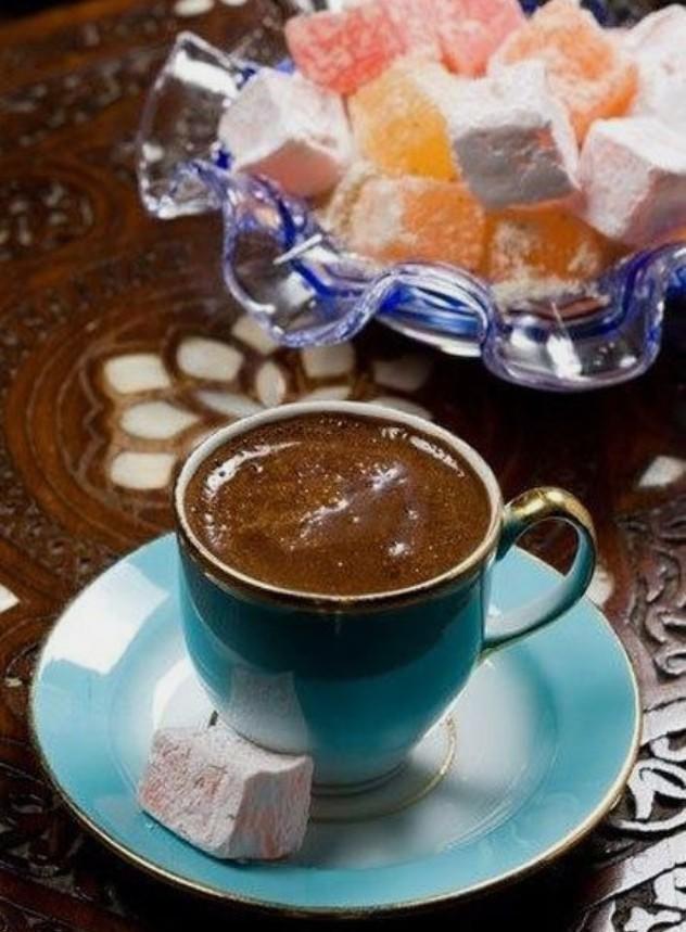Kahvenin yanına en çok lokum mu yakışıyor çikolata mı?