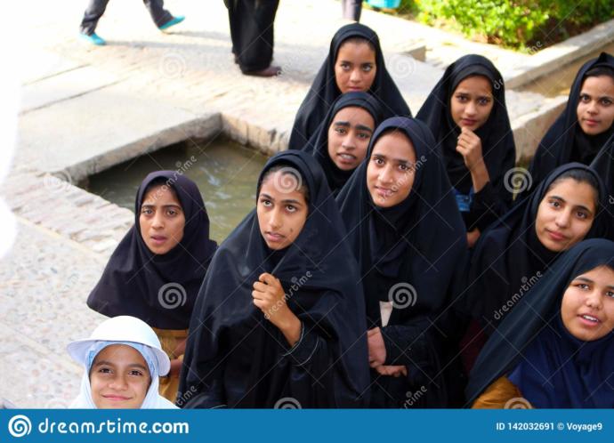 İranlı kızların geneli neden çok koyu tenli ve kaşları kalın olur?