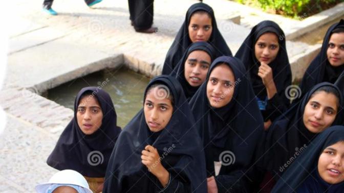 İranlı kızların geneli neden çok koyu tenli ve kaşları kalın olur?