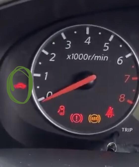 Yeşil ile işaretlediğim simge sürekli yanıp sönüyor neden?